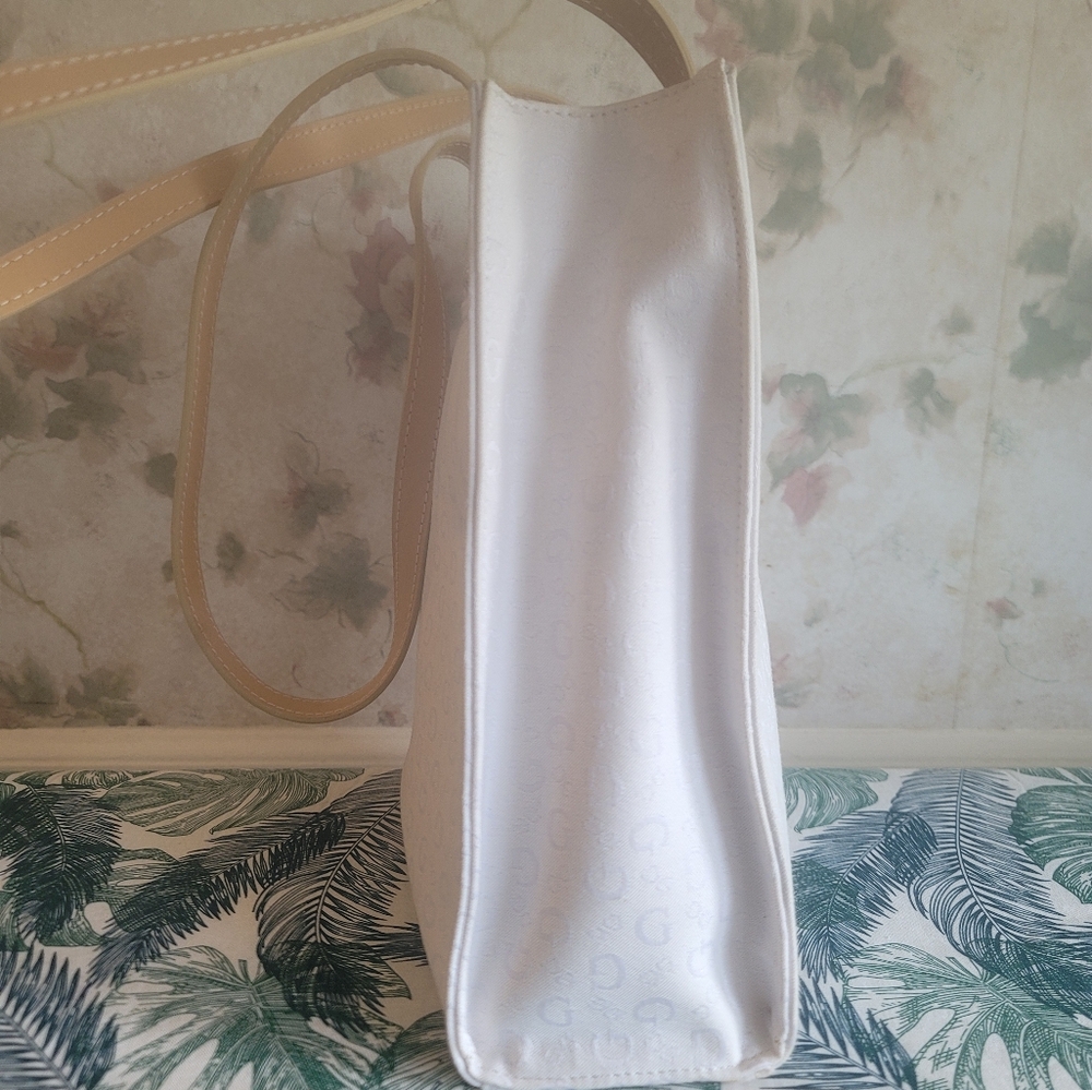 GUESS Beautiful HandBag - Picture 4 of 5